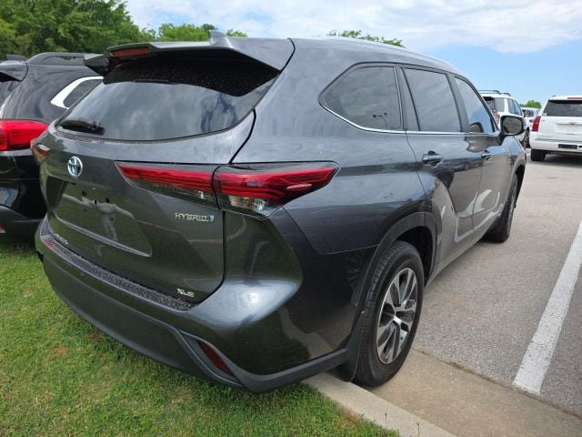 Used 2023 Toyota Highlander XLE AWD/4WD image 5
