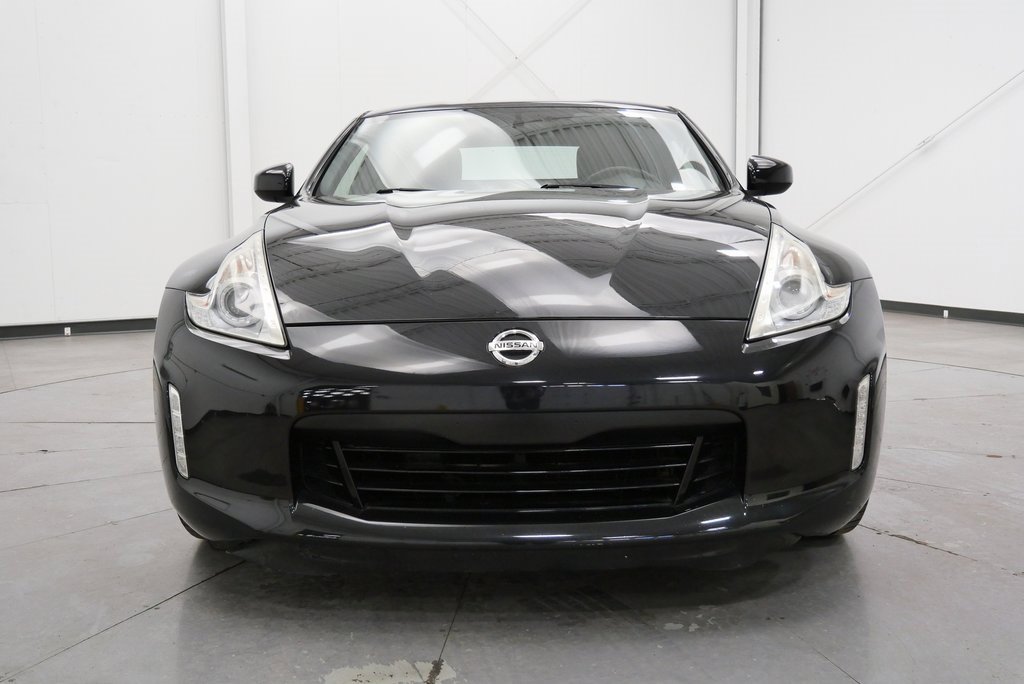 Used 2016 Nissan 370Z w/ Sport Package image 2