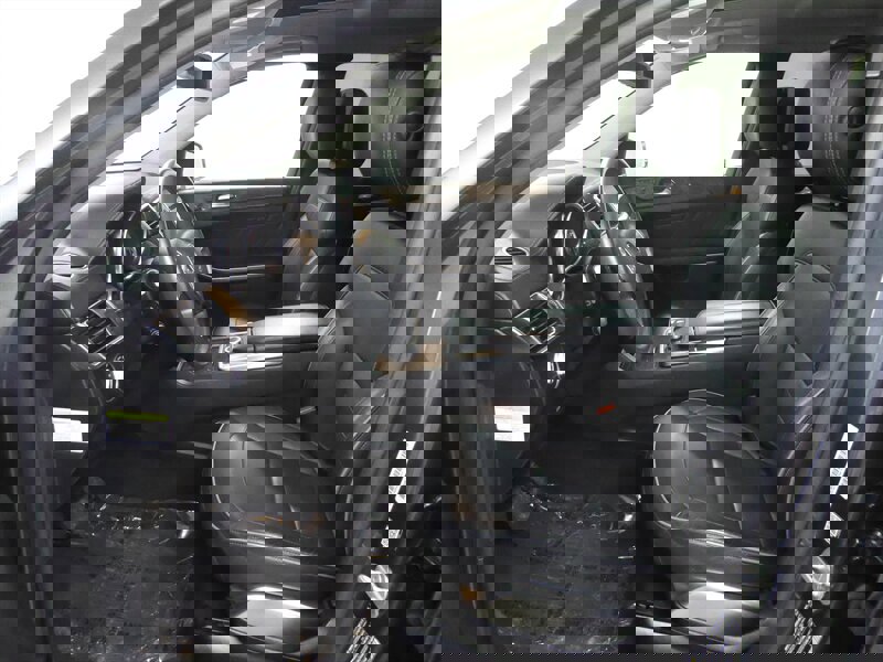 Used 2014 Mercedes-Benz GL 550 GL 550 4MATIC w/ Driver Assistance Package image 21