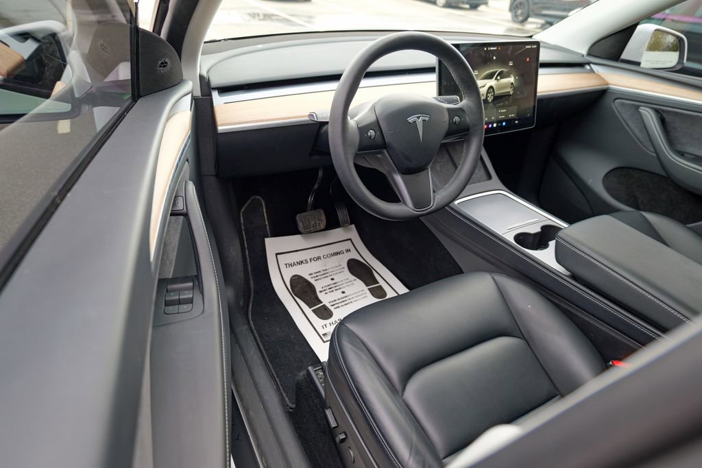 Used 2024 Tesla Model Y Long Range image 16