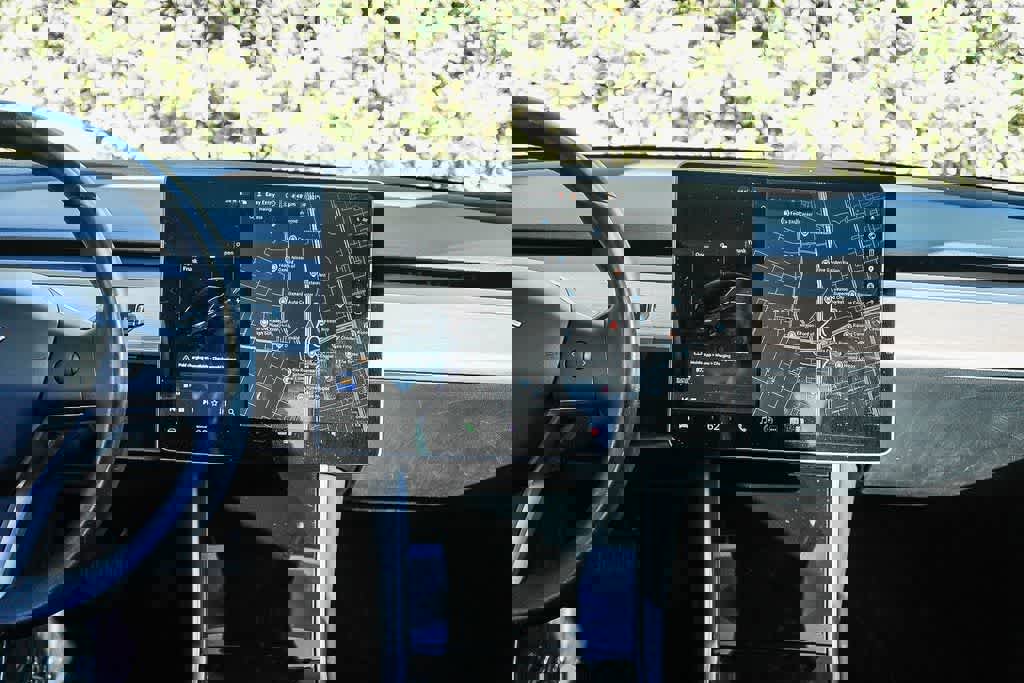 Used 2019 Tesla Model 3 Standard Range image 13