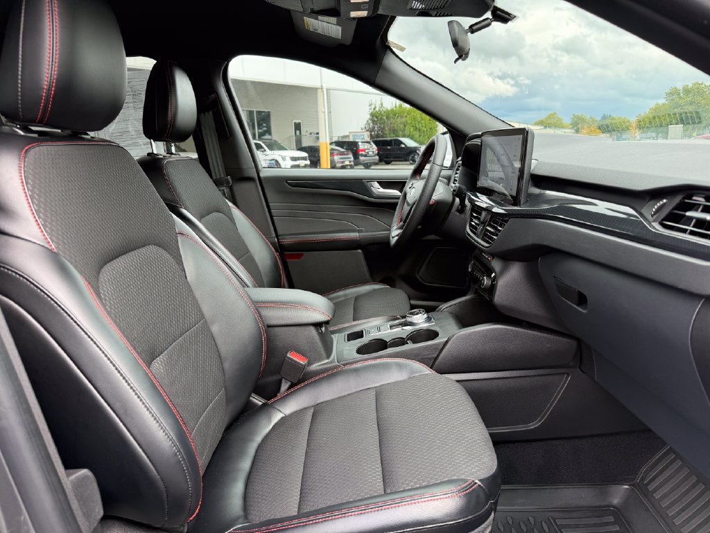 Used 2023 Ford Escape ST-Line w/ Tech Pack #1 AWD/4WD image 13