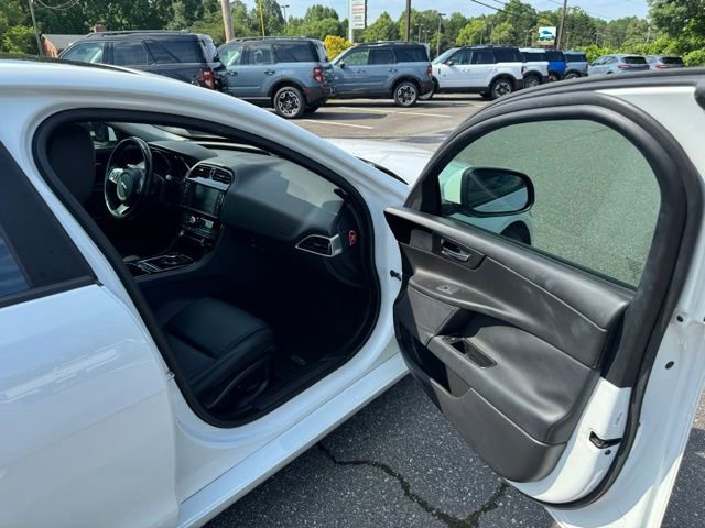 Used 2017 Jaguar XE RWD image 16