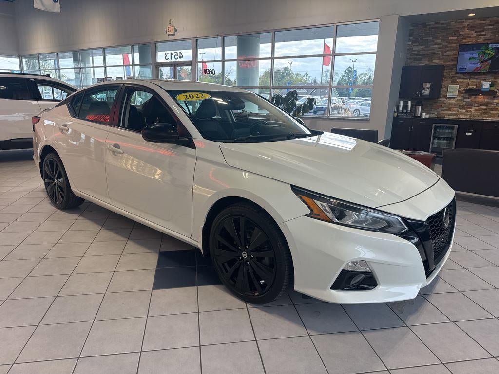 Used 2022 Nissan Altima 2.5 SR AWD/4WD image 1