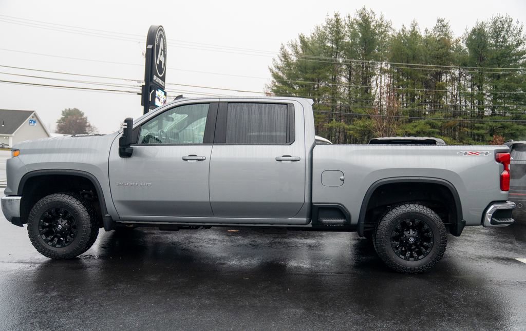 Used 2025 Chevrolet Silverado 2500 LT w/ Convenience Package image 4
