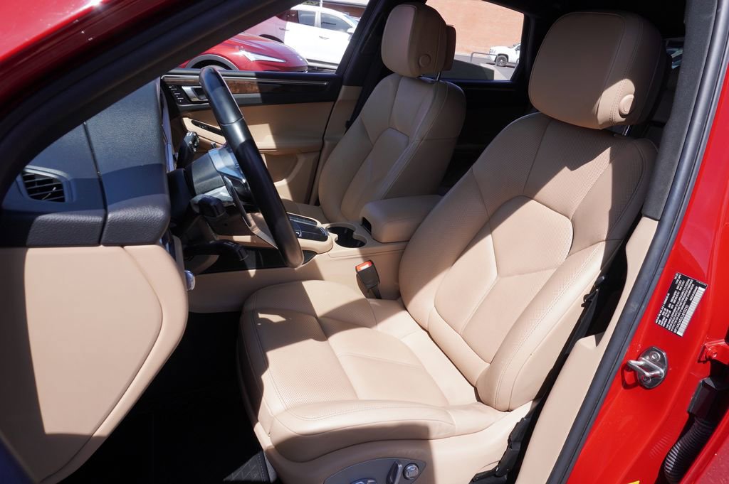 Used 2020 Porsche Macan Base image 14