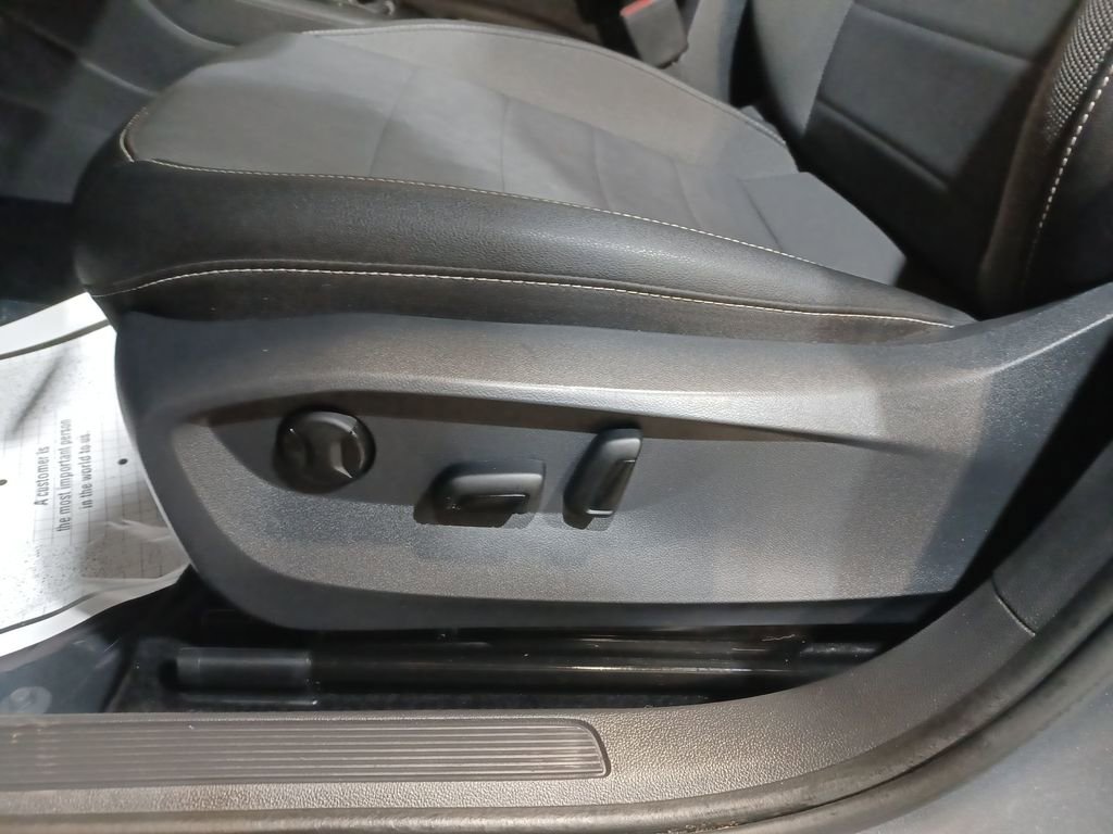 Used 2024 Volkswagen Taos SE image 14