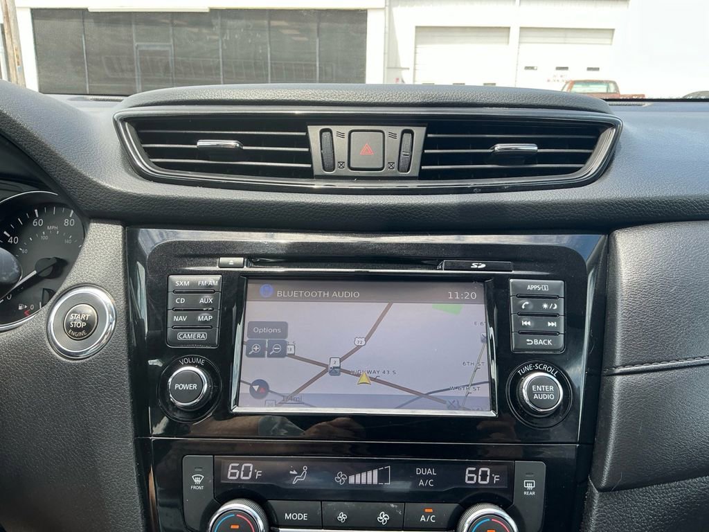 Used 2017 Nissan Rogue SV FWD image 26