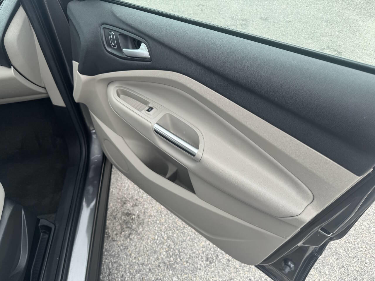 Used 2018 Ford Escape SE image 4