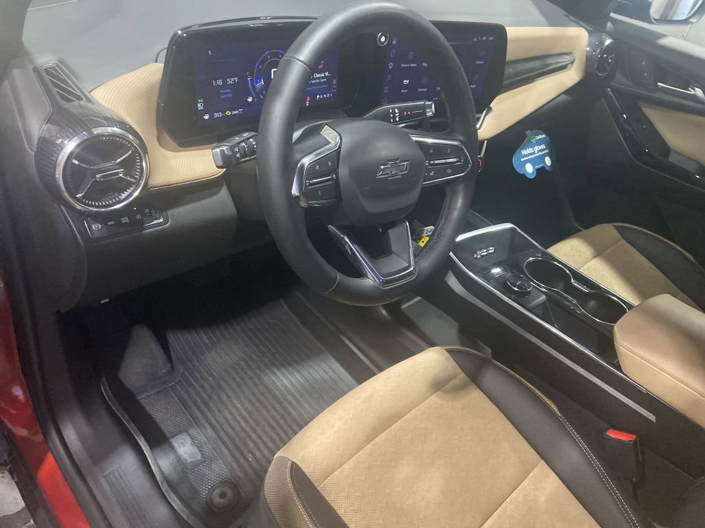 Used 2025 Chevrolet Equinox ACTIV w/ Safety and Technology Package image 10