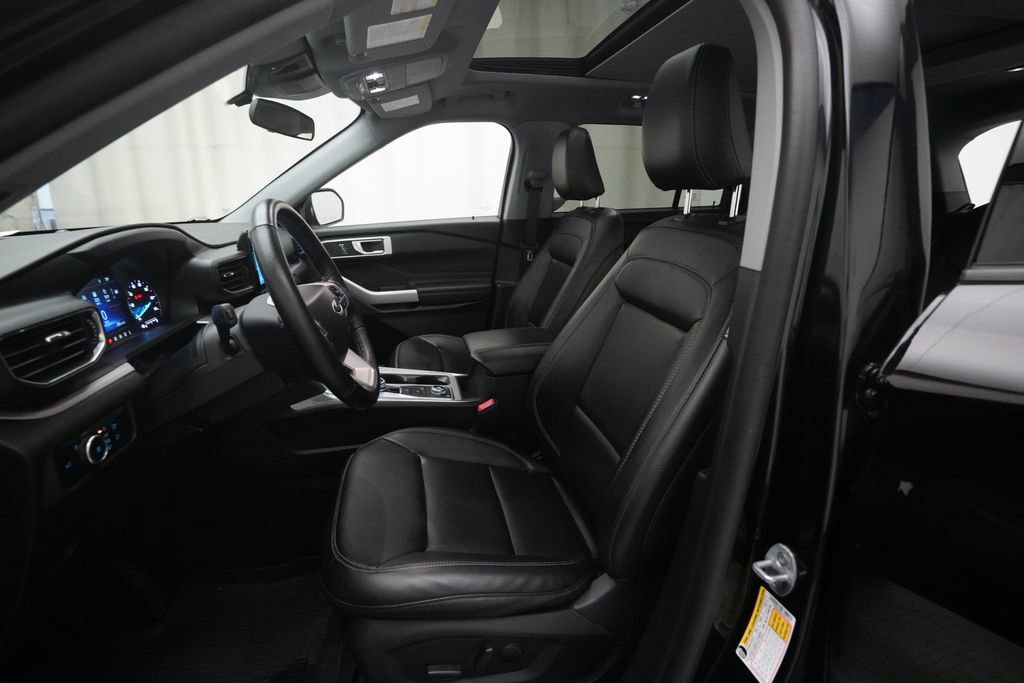 Used 2023 Ford Explorer XLT w/ Equipment Group 202A AWD/4WD image 7