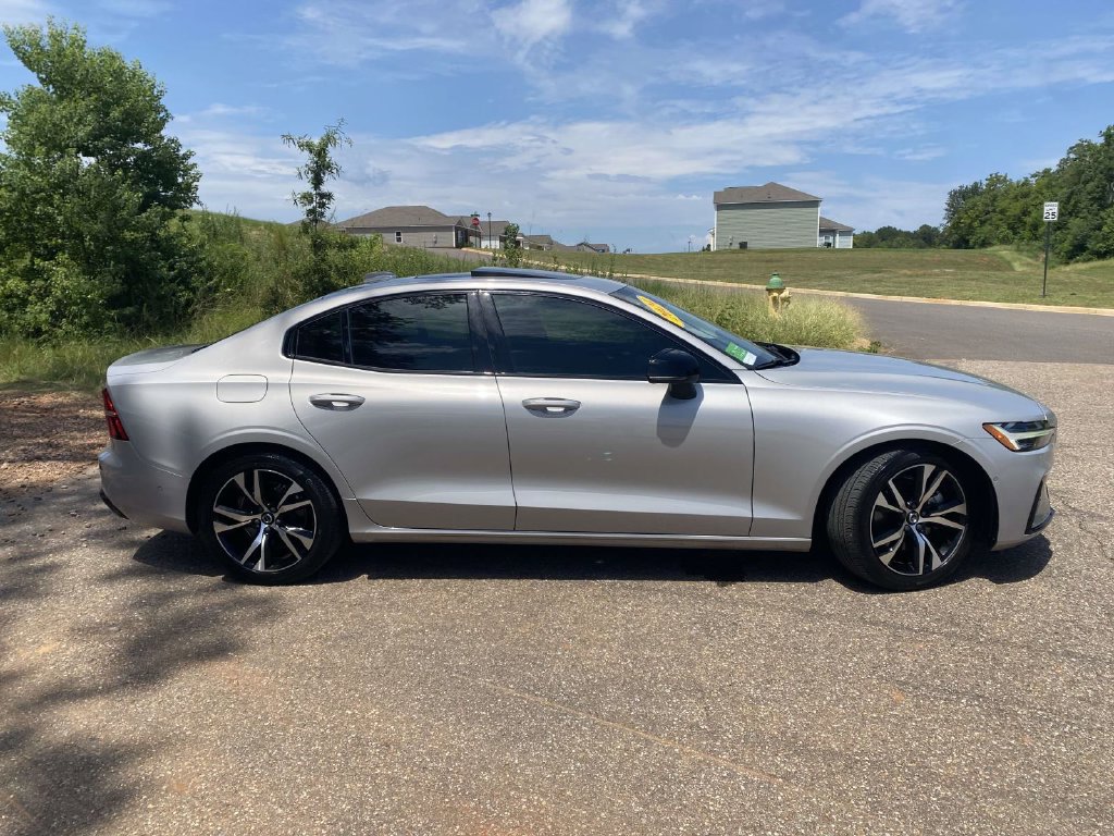 Used 2024 Volvo S60 B5 Plus AWD/4WD image 10