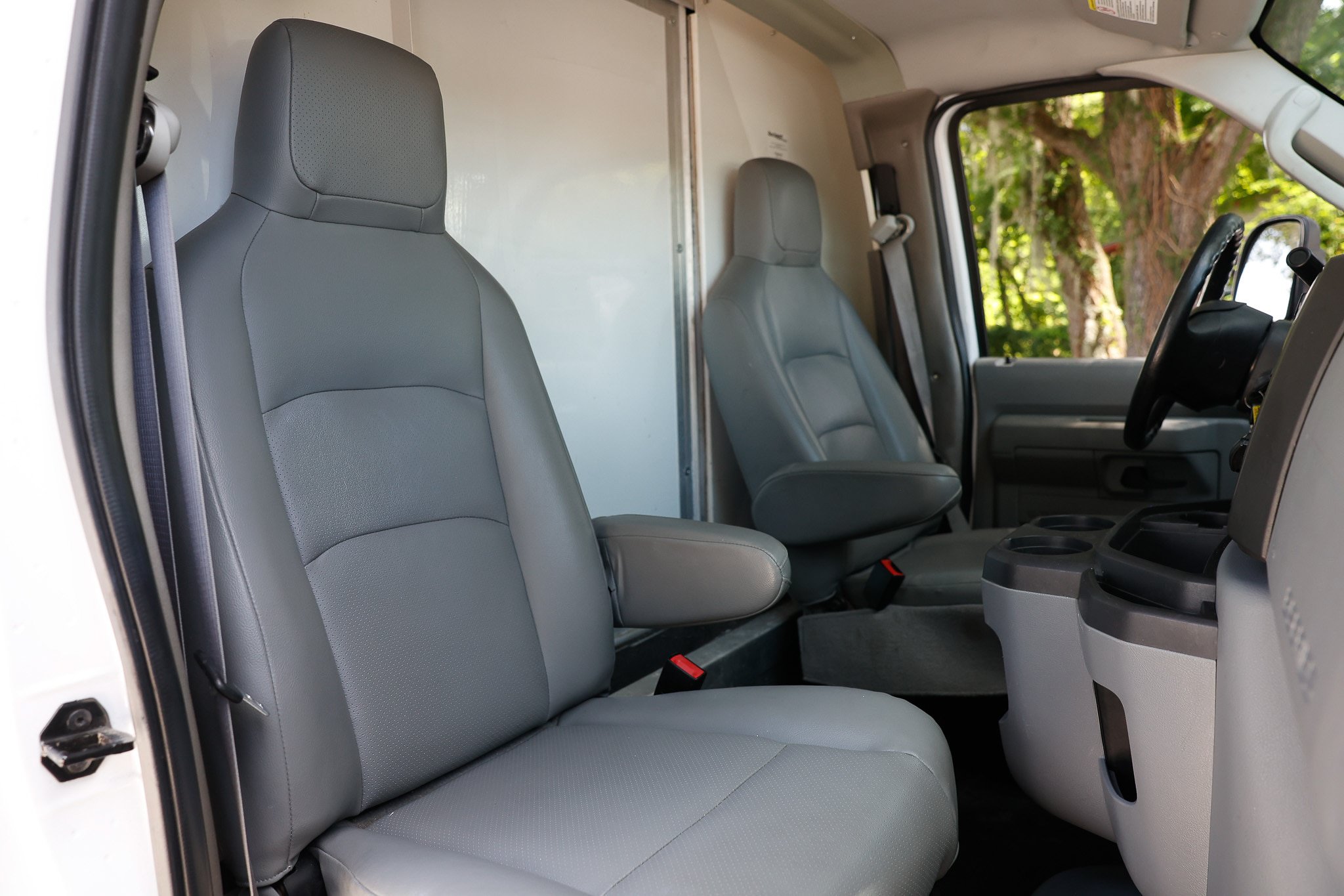 Used 2018 Ford E-350 and Econoline 350 Super Duty RWD image 16