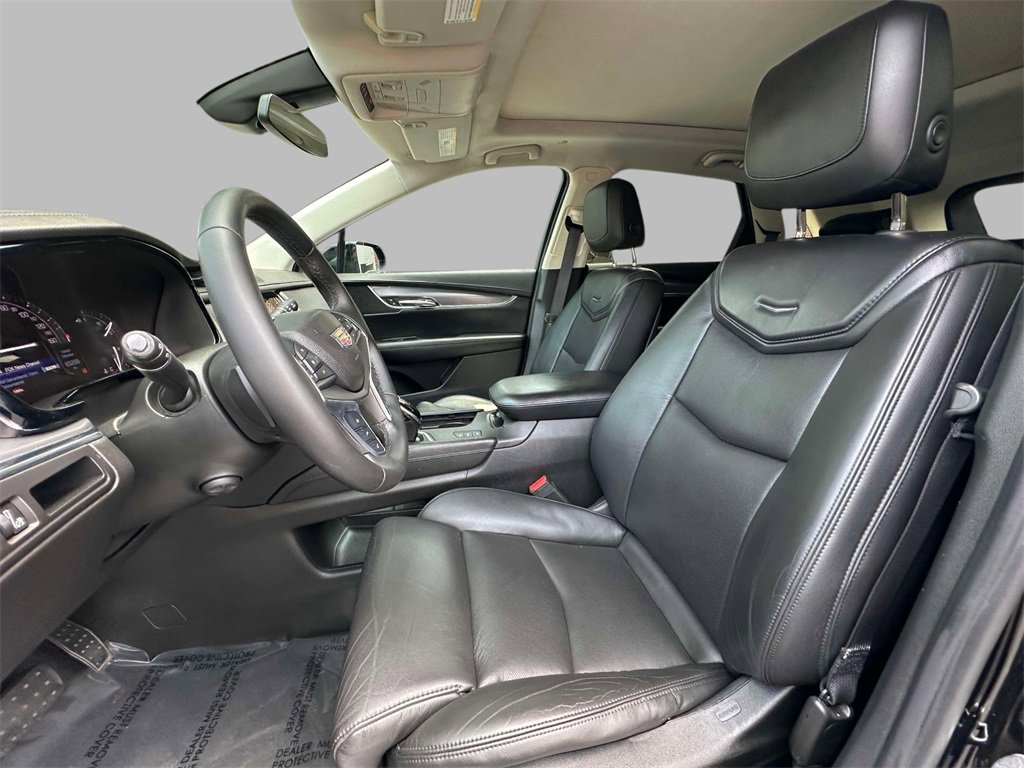 Used 2017 Cadillac XT5 Luxury w/ Driver Awareness Package image 2