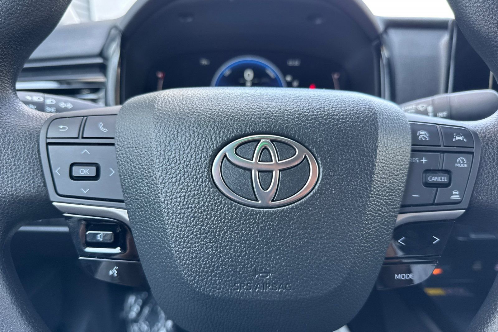 Used 2025 Toyota Camry LE FWD image 29