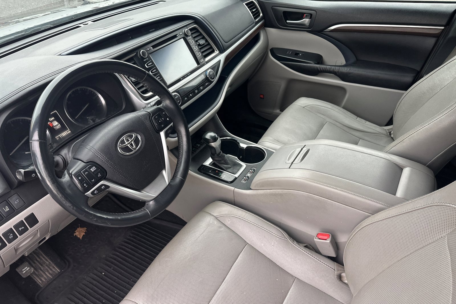 Used 2016 Toyota Highlander Limited image 9