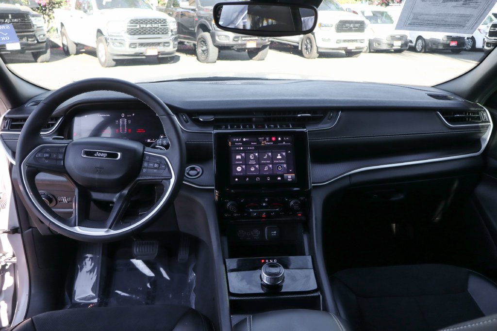 Used 2024 Jeep Grand Cherokee Altitude RWD image 25