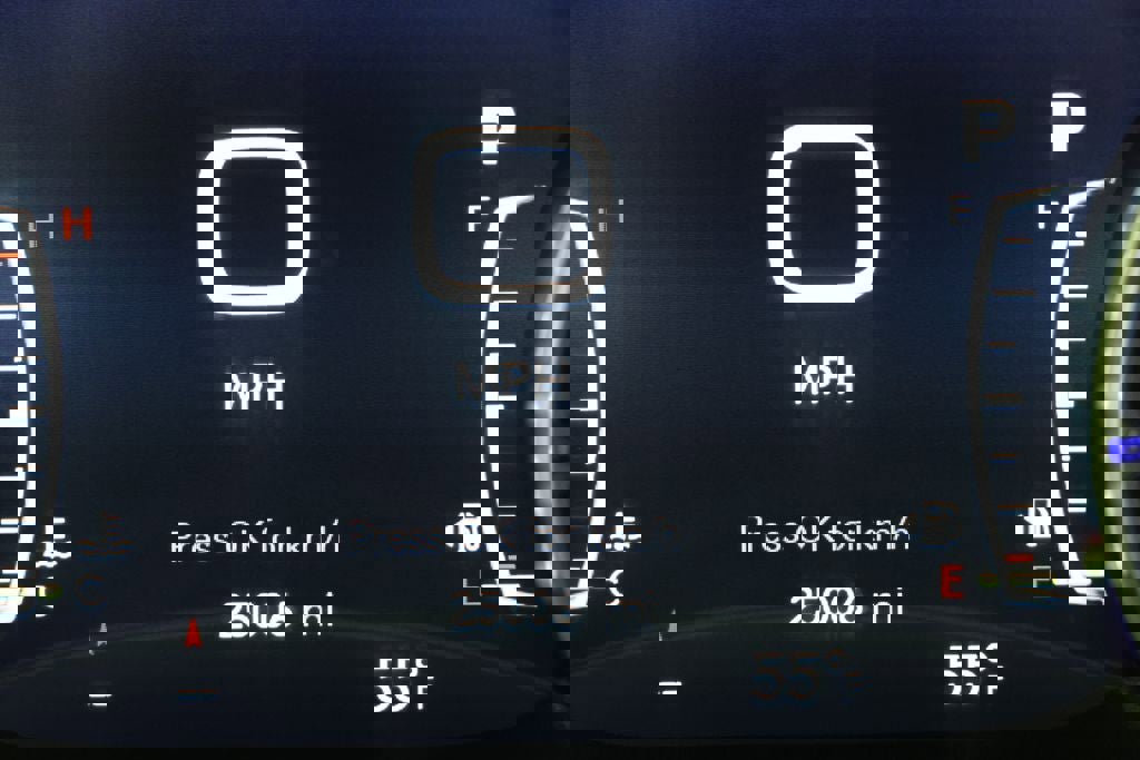 Used 2025 Chrysler Pacifica Select image 16