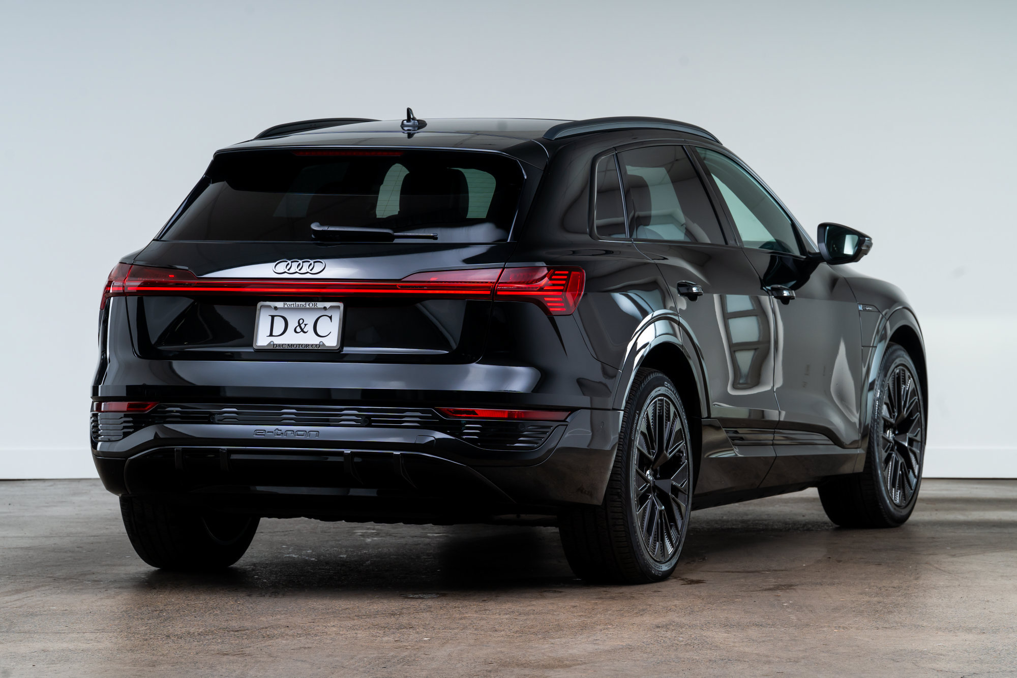 Used 2024 Audi Q8 e-tron Prestige w/ Prestige Package AWD/4WD image 6