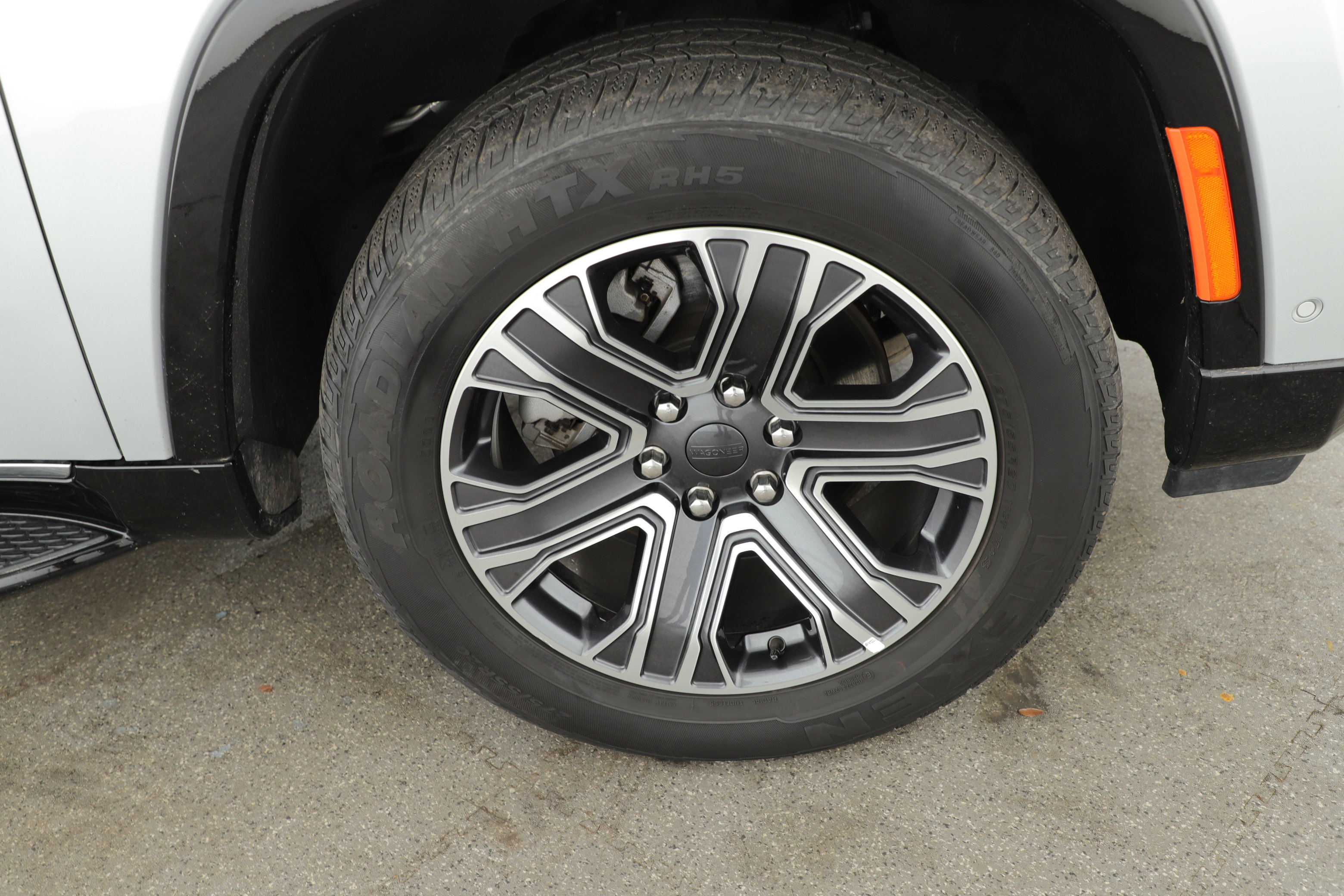 Used 2024 Jeep Wagoneer Series II w/ Flexible Seating Group image 6