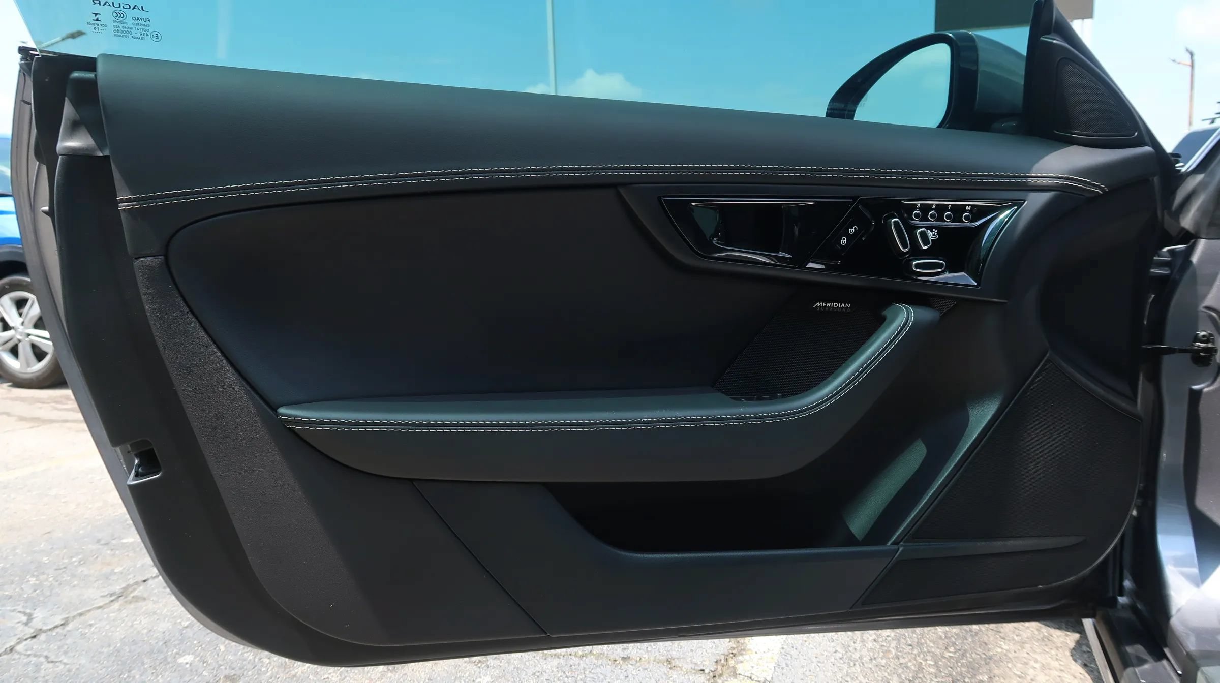 Used 2020 Jaguar F-TYPE R AWD/4WD image 43