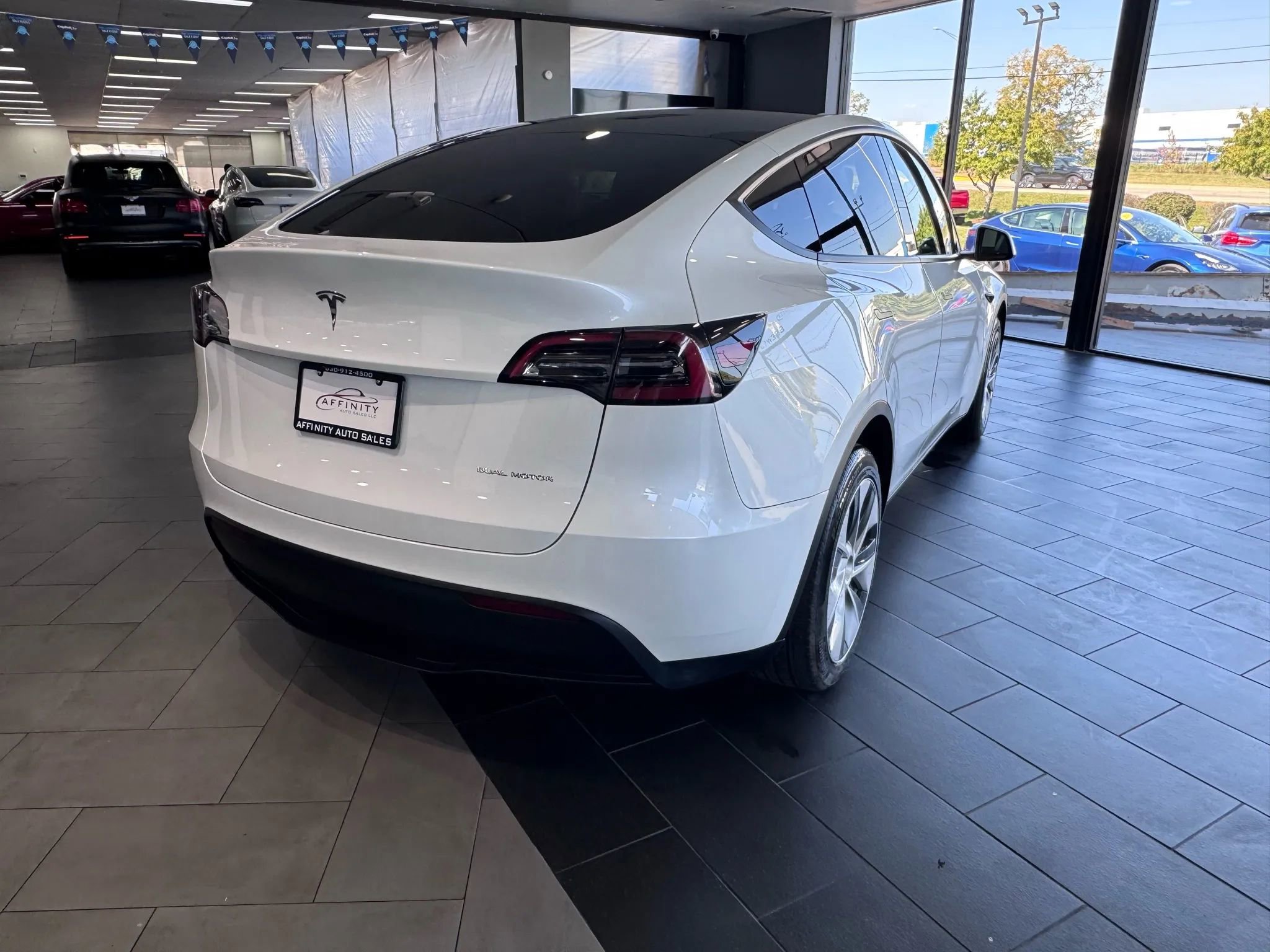 Used 2023 Tesla Model Y Long Range image 3