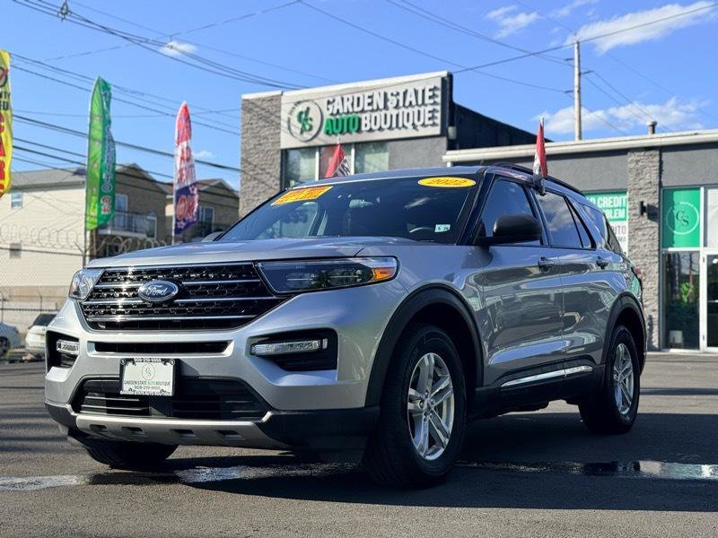 Used 2022 Ford Explorer XLT w/ Equipment Group 202A AWD/4WD image 1
