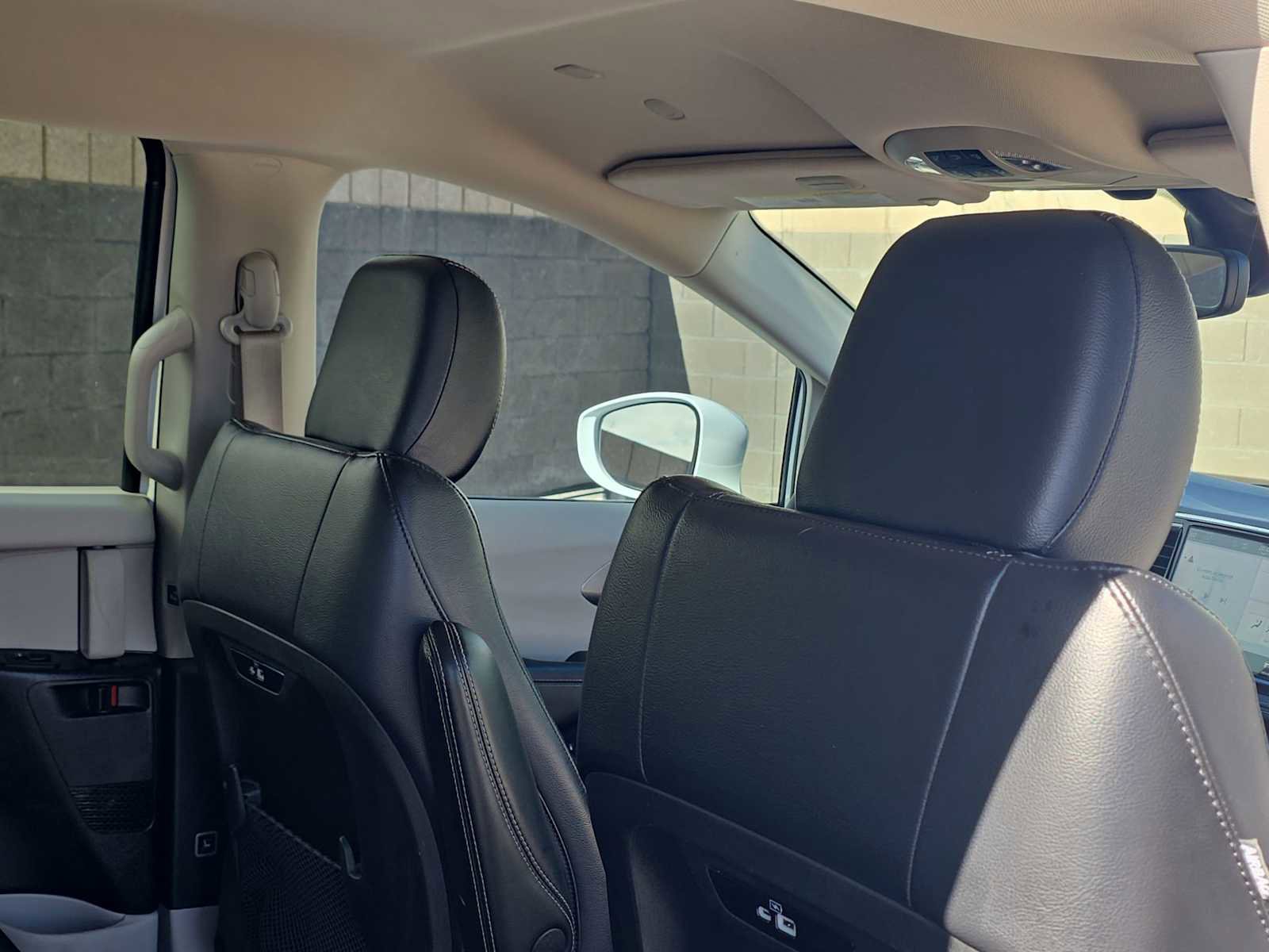 Used 2022 Chrysler Pacifica Touring-L image 16