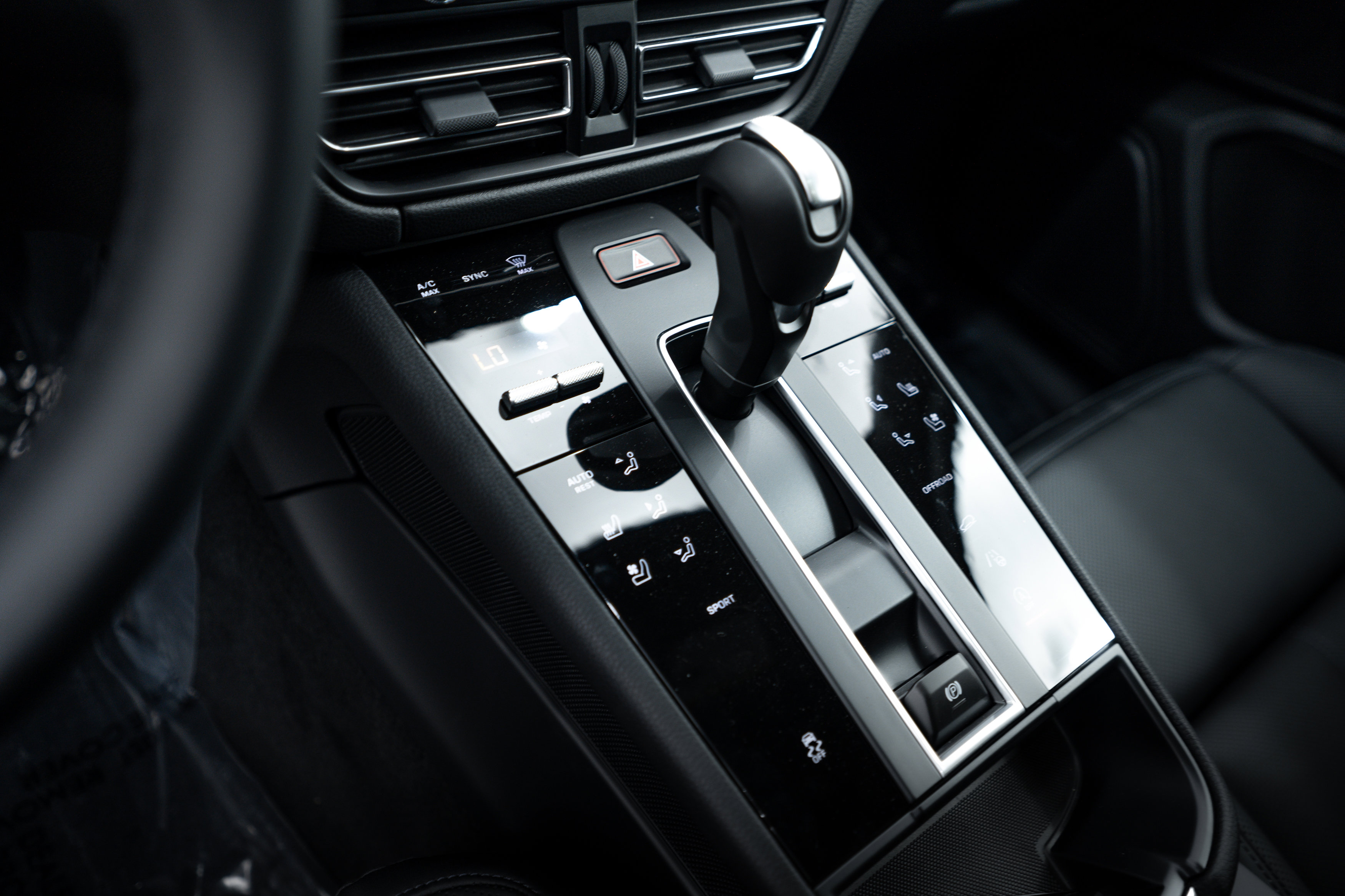 New 2025 Porsche Macan image 15