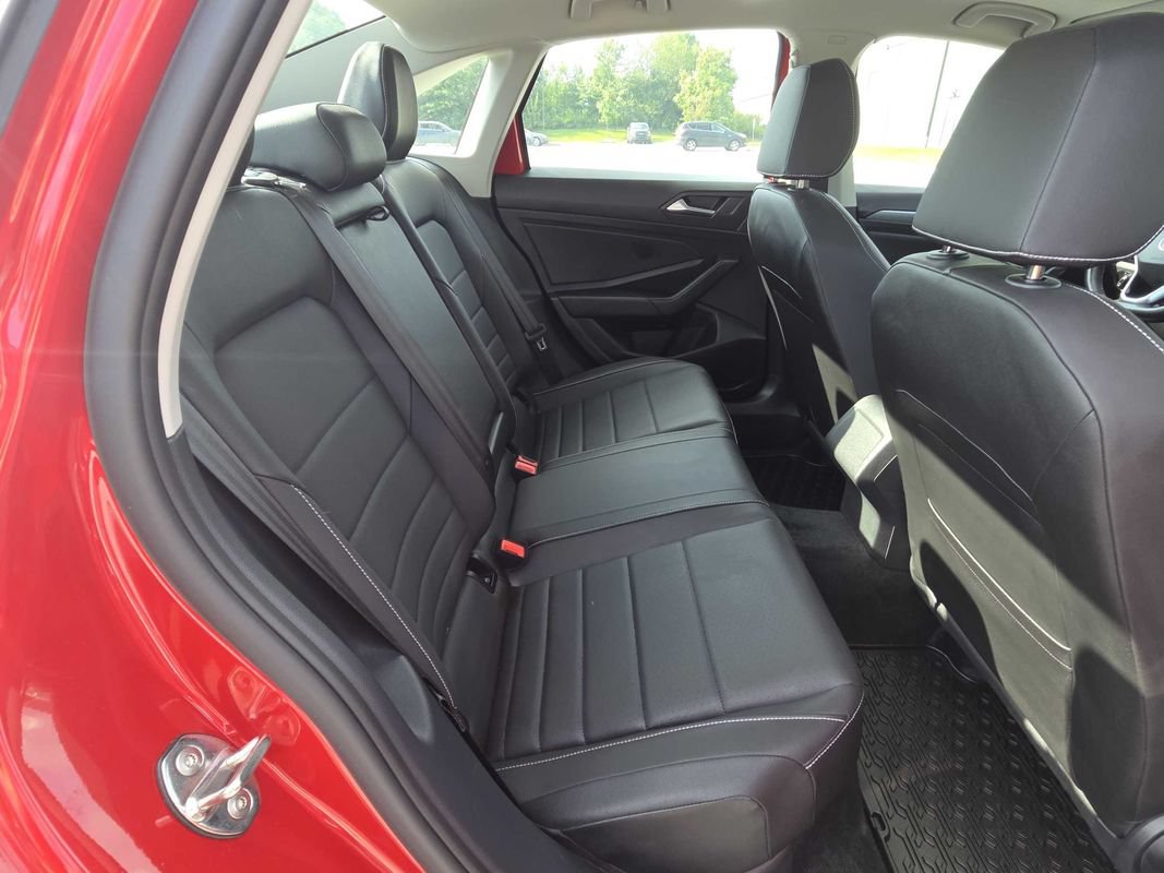 Used 2024 Volkswagen Jetta SE FWD image 13