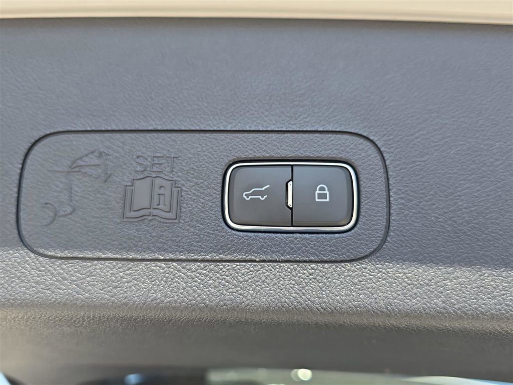 Used 2025 Lincoln Aviator Black Label AWD/4WD image 28