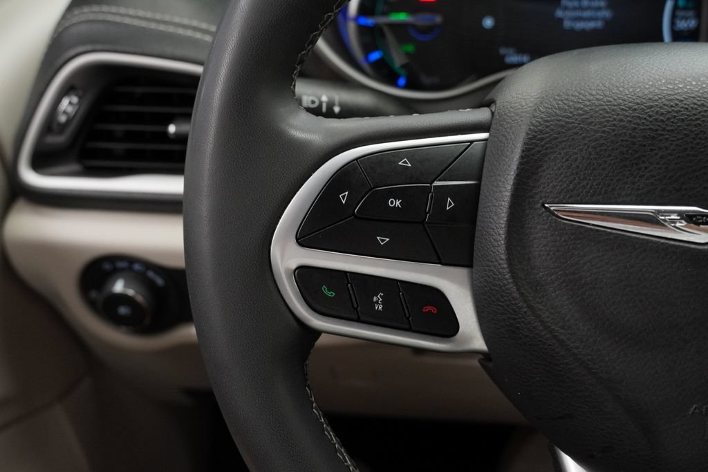 Used 2024 Chrysler Pacifica Limited FWD image 37