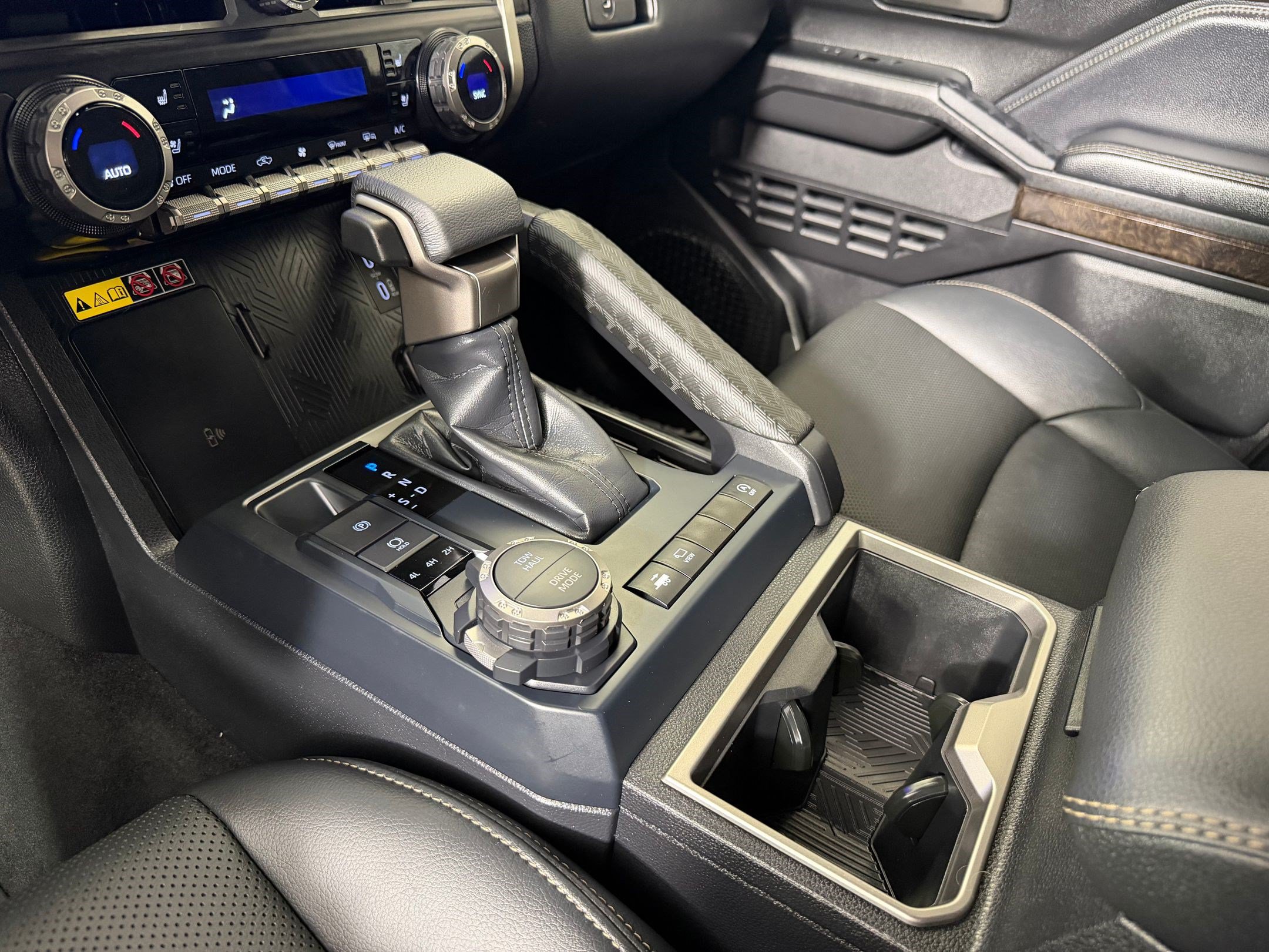 Used 2025 Toyota Tacoma Limited AWD/4WD image 17
