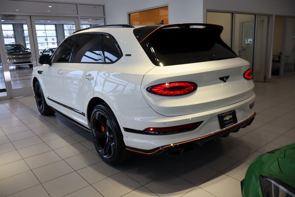 Used 2025 Bentley Bentayga image 2