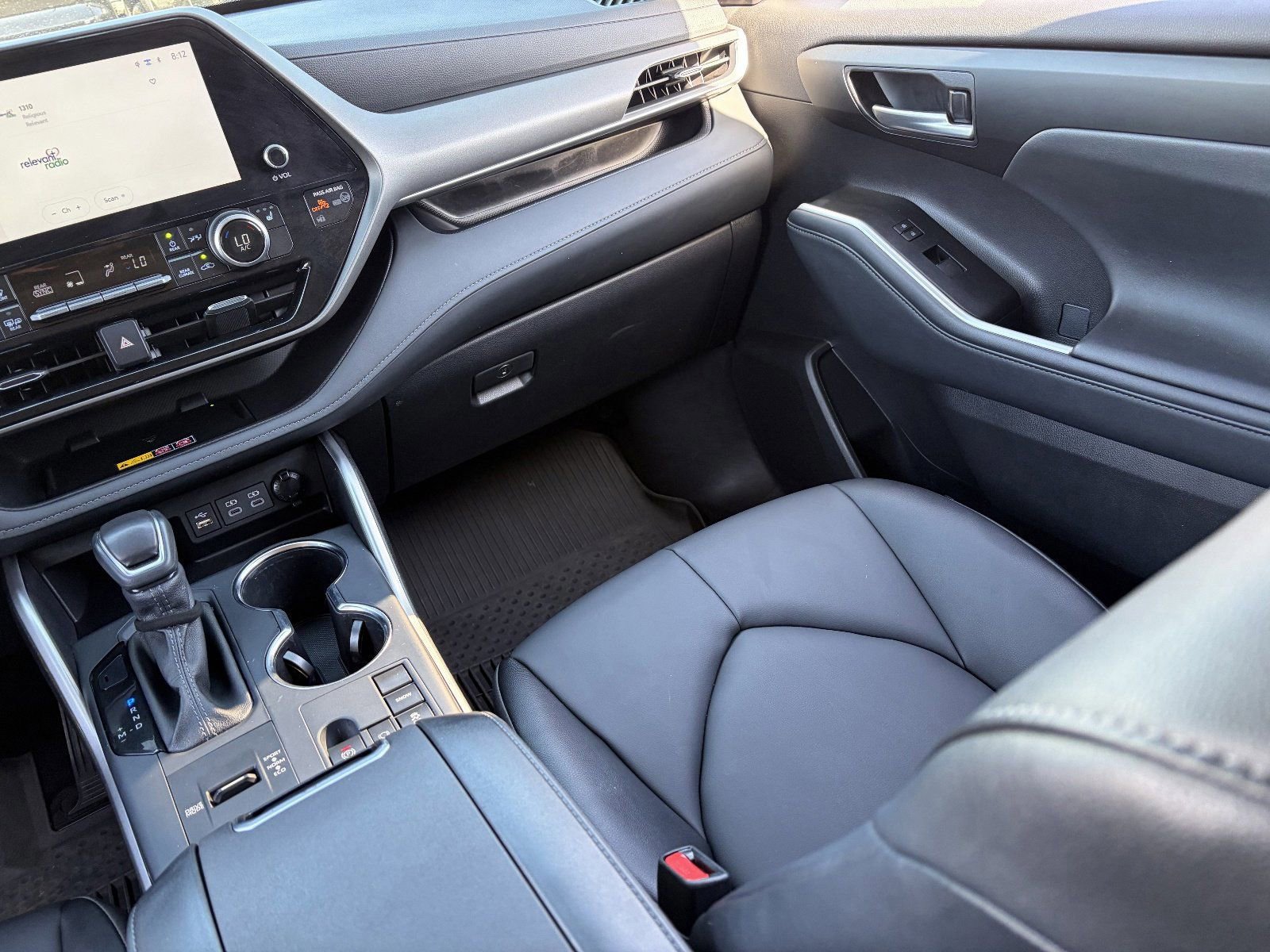 Used 2025 Toyota Highlander XLE FWD image 17