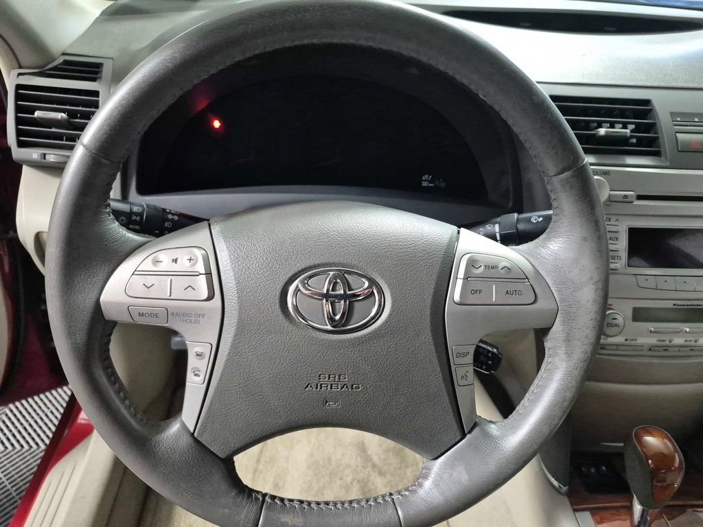 Used 2010 Toyota Camry XLE w/ Leather Pkg FWD image 11