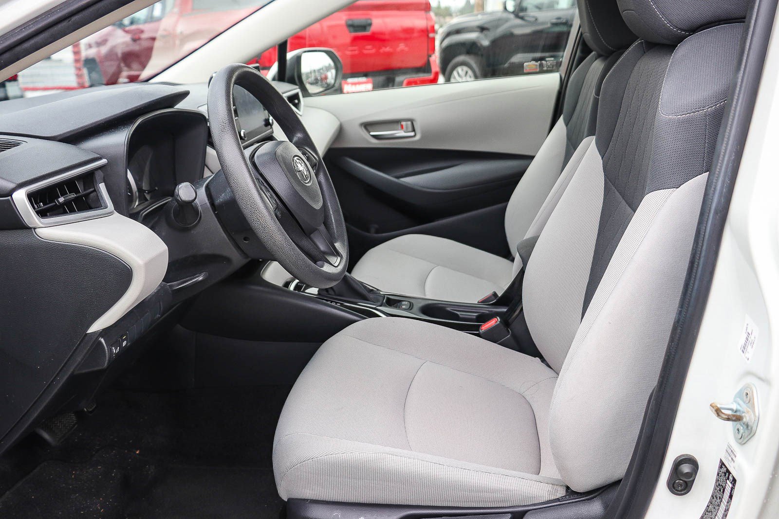 Used 2020 Toyota Corolla LE w/ Carpet Mat Package (TMS) image 17