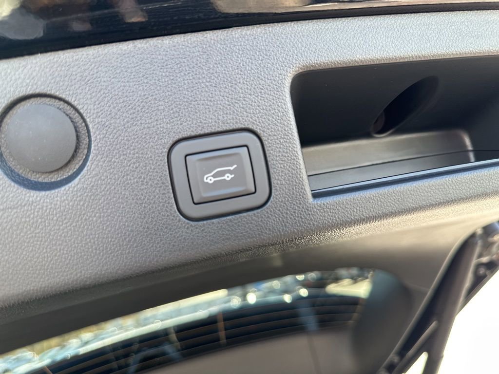 Used 2025 Chevrolet Equinox RS w/ Safety and Technology Package image 10