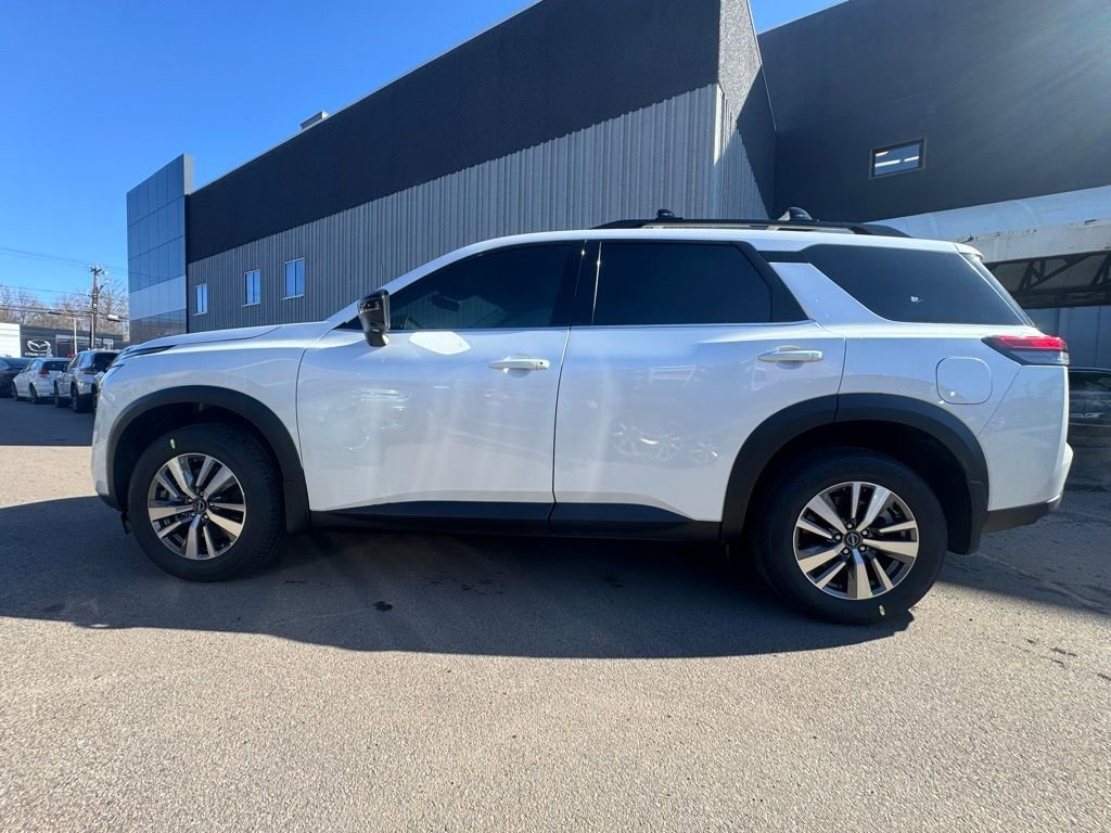 New 2026 Nissan Pathfinder SL image 9