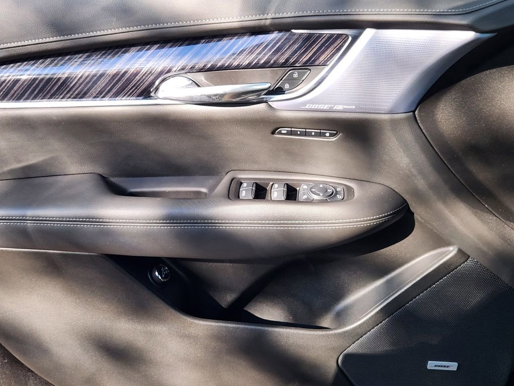 Used 2025 Cadillac XT6 Premium Luxury image 23