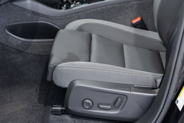 New 2025 Volvo EX40 Core w/ Climate Package image 10