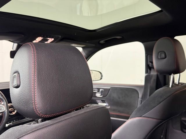 Used 2021 Mercedes-Benz GLB 250 image 23