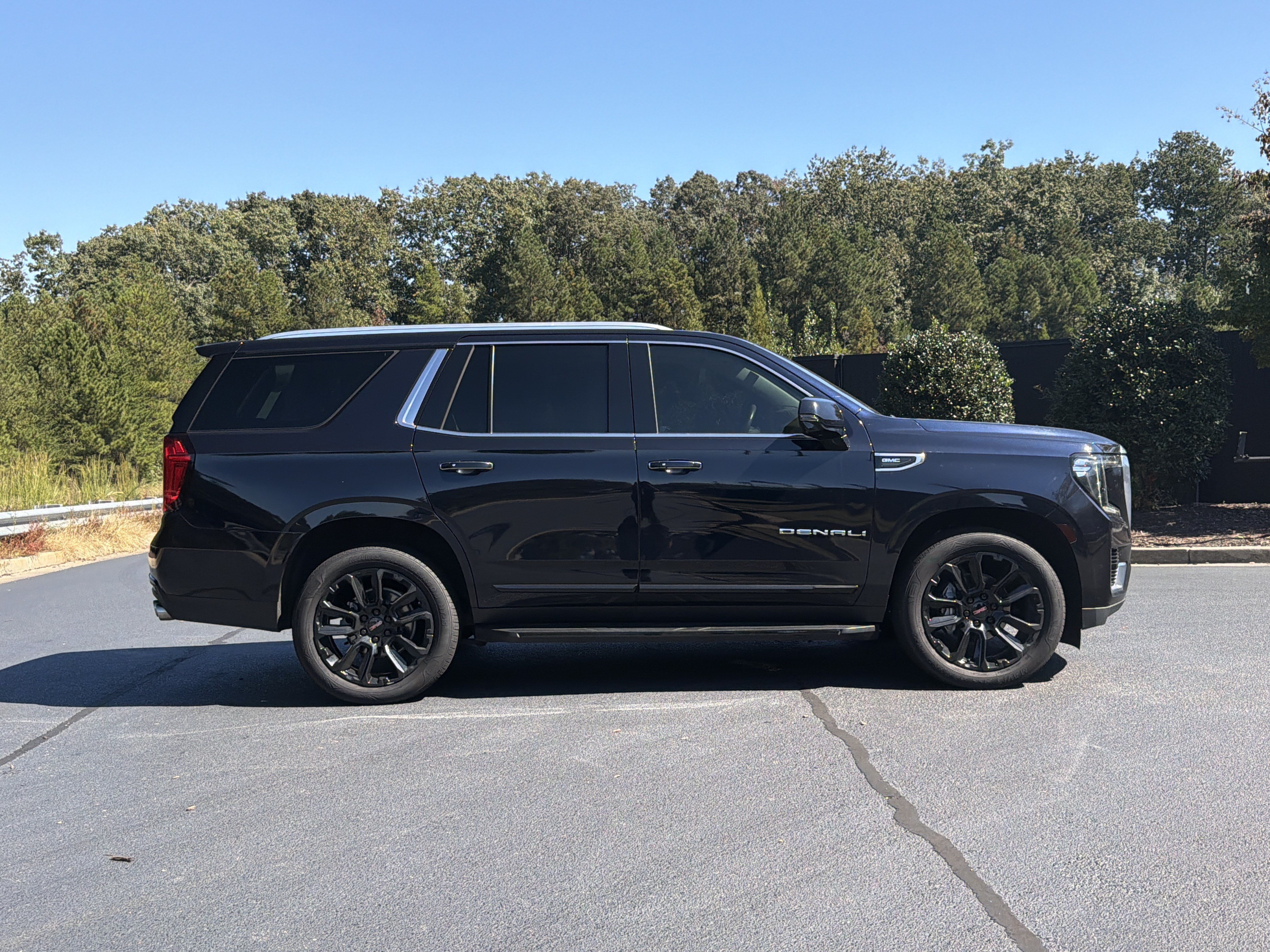 Used 2022 GMC Yukon Denali RWD image 5