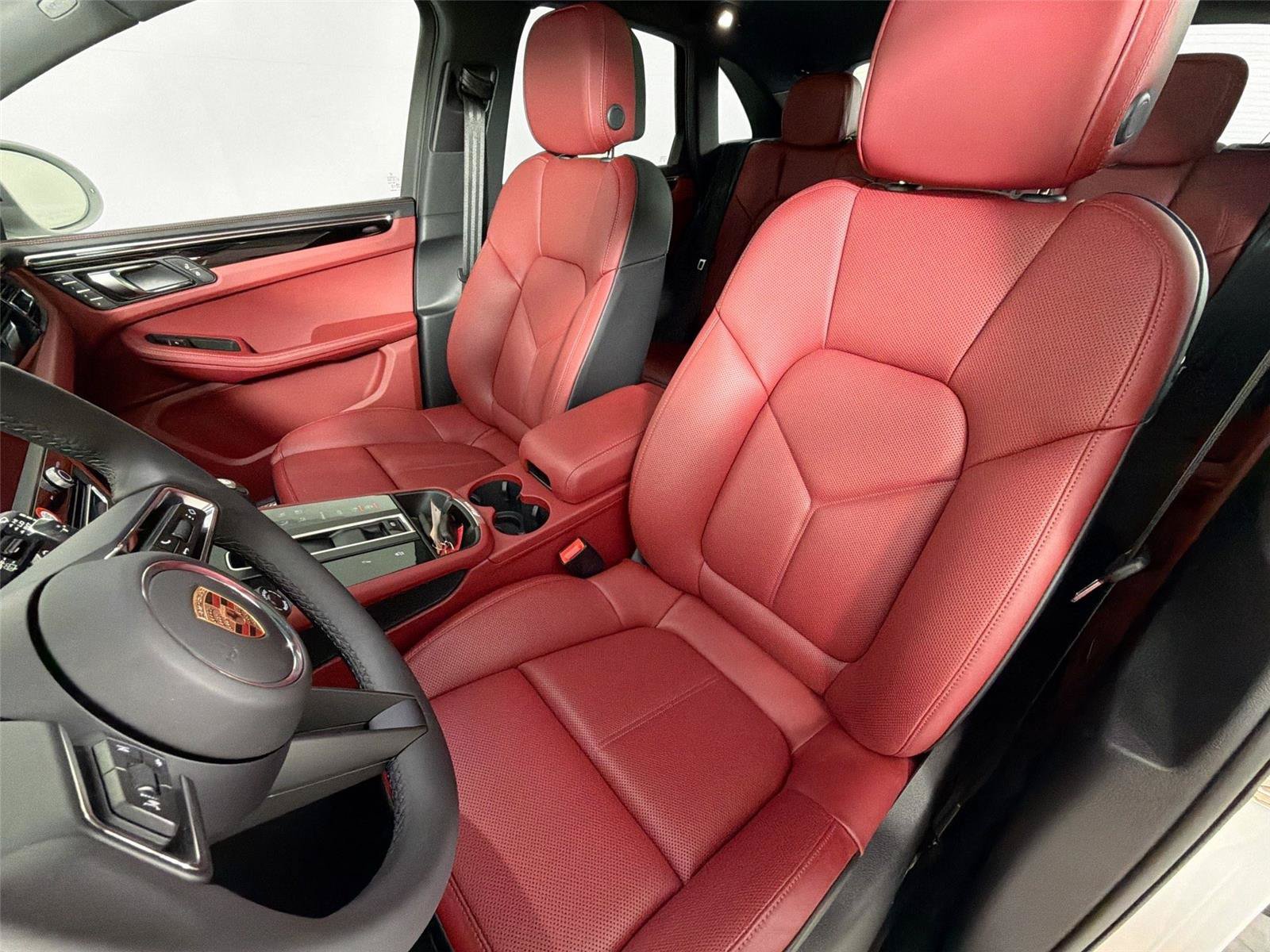 Certified 2025 Porsche Macan S AWD/4WD image 5