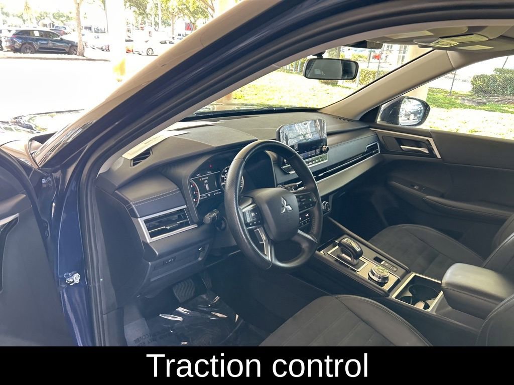 Used 2024 Mitsubishi Outlander SE AWD/4WD image 6