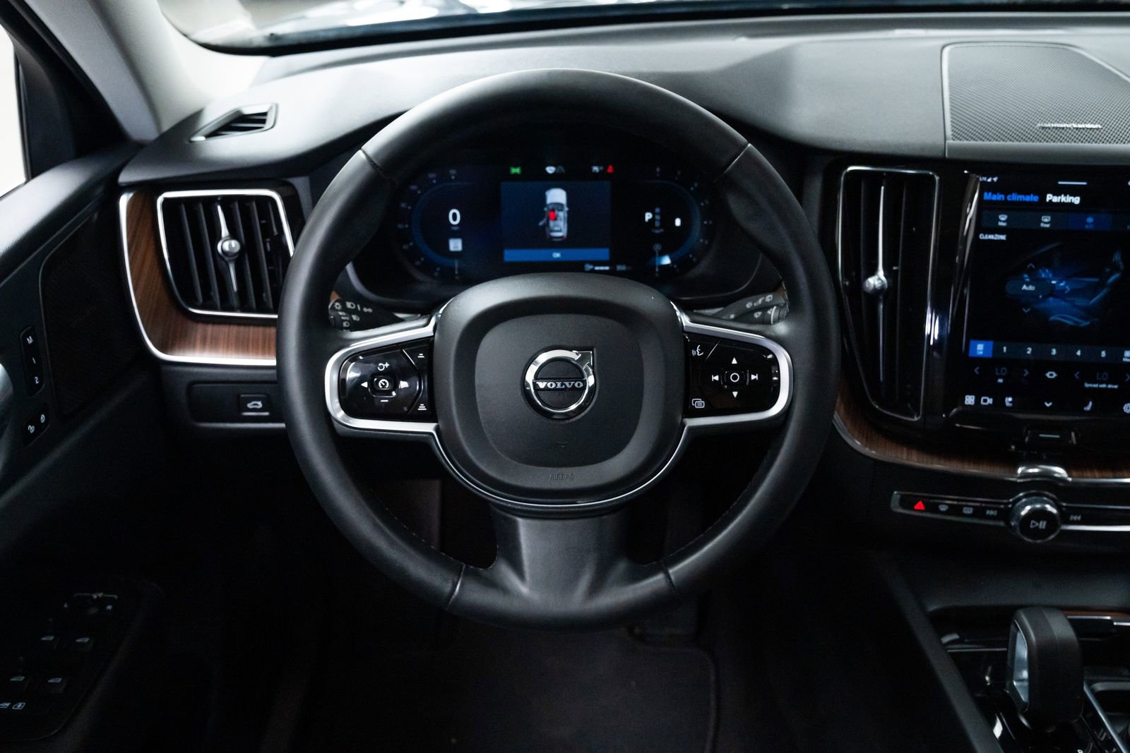 Used 2023 Volvo XC60 B5 Plus AWD/4WD image 12
