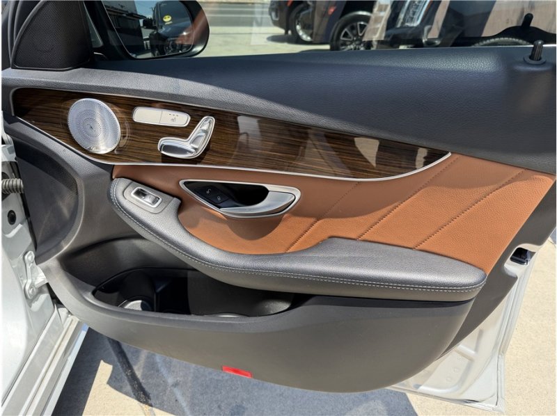 Used 2019 Mercedes-Benz C 300 Sedan image 34