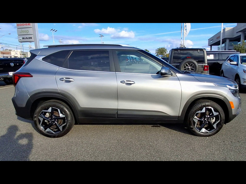 Used 2025 Kia Seltos EX AWD/4WD image 9
