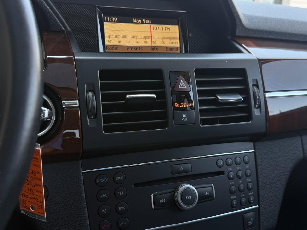 Used 2011 Mercedes-Benz GLK 350 4MATIC image 27