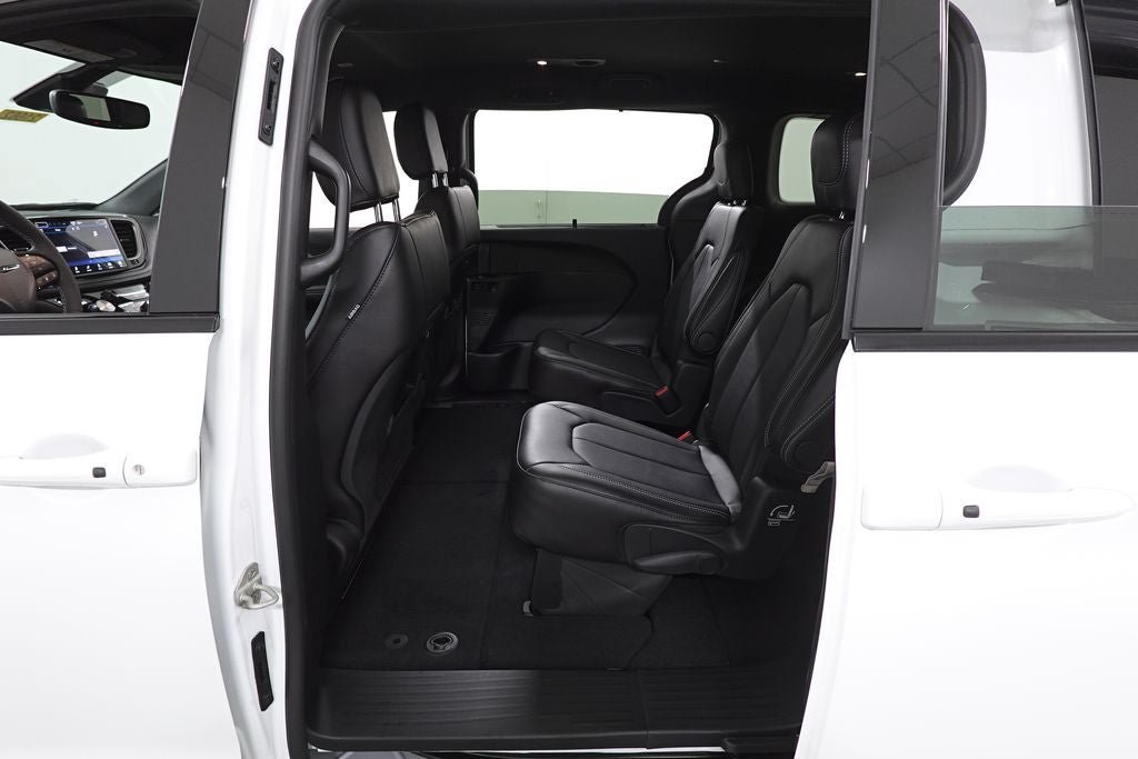New 2026 Chrysler Pacifica Select w/ S Appearance Package FWD image 24